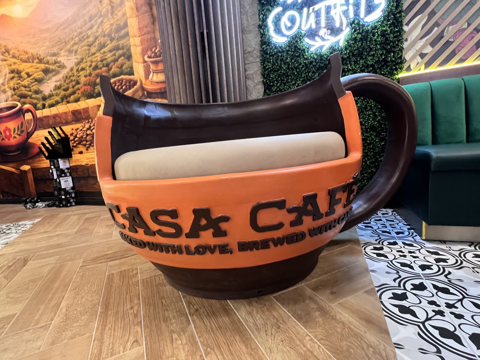 Giant Casa Café mug seating